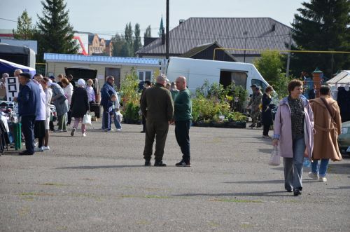 Чирмешәндәге ярминкәдә артистларыбыз сайлауга ямь өстәде