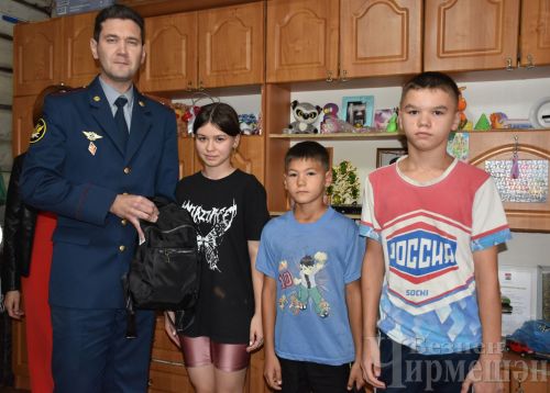 Иске Үтәмештән күп балалы гаиләне бүләкләр белән сөендерделәр