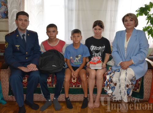 Иске Үтәмештән күп балалы гаиләне бүләкләр белән сөендерделәр
