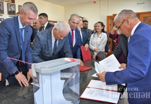 Чирмешәндә депутатлар район башлыгын сайладылар
