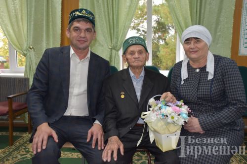 Түбән Чегодайның алдынгы кобайнчысы Гариф Ибраһимовка – 95 яшь