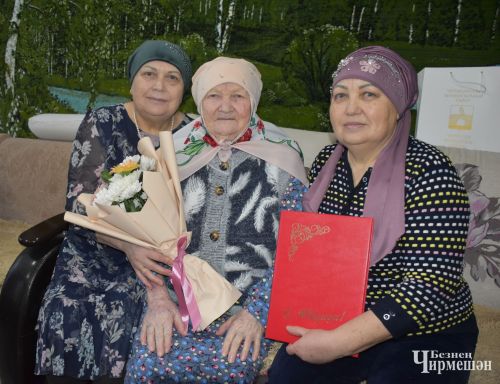 Кара Чишмә авылыннан Нәсимә Идиятованы Путин да котлаган