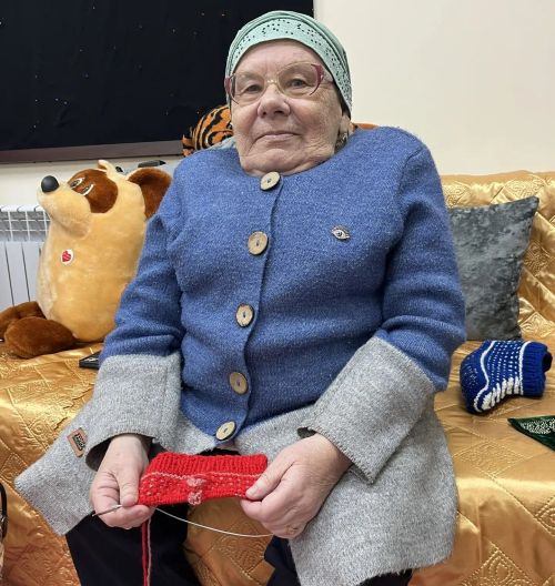 Чирмешәннән Мөнибә Ихсанова яшьтән үк сәламәтлеге чикле булса да,  ул тормыш авырлыкларына бирешмәгән