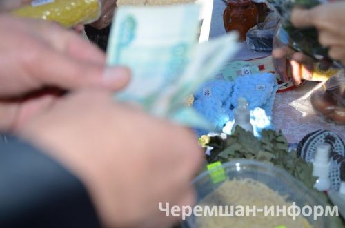 Чирмешәндә мәгариф хезмәткәрләре “Мәрхәмәтлелек” ярминкәсендә сату итте