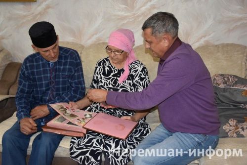 Круглый год в доме Валиуллиных из Утыз Имян — цветущий уголок