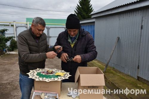 Утыз Имәннән Вәлиуллиннар йортындагы чәчәкләр кышын да “шиңми”