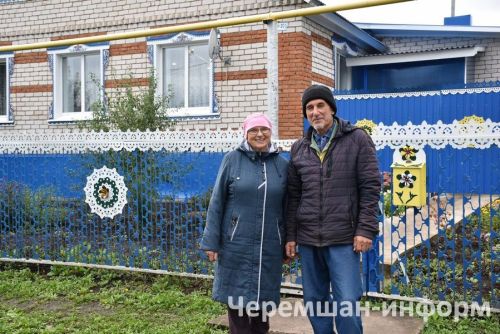 Утыз Имәннән Вәлиуллиннар йортындагы чәчәкләр кышын да “шиңми”