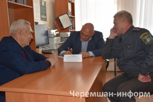Чирмешәнлеләр Рәдис Кадыйровка сораулар бирделәр