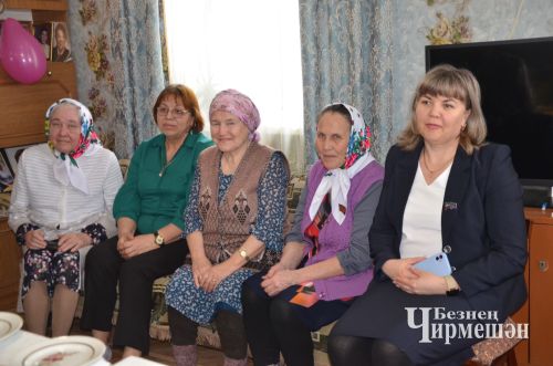 Әккәрәй авылыннан Елена Калмыкованың юбилеена ярты авыл җыелды