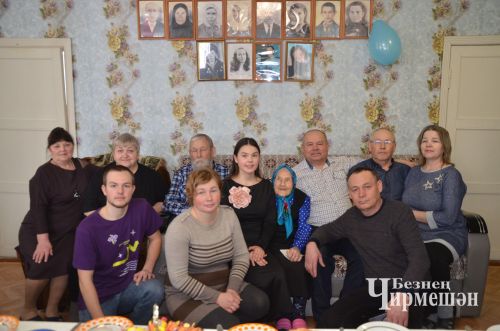 Әккәрәй авылыннан Елена Калмыкованың юбилеена ярты авыл җыелды