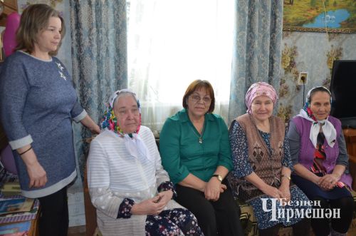Әккәрәй авылыннан Елена Калмыкованың юбилеена ярты авыл җыелды