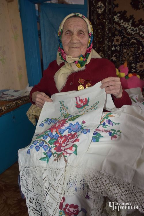 Иске Сережкинодан Елена Корнилованың сандыгындагы әйберләргә шаккатырлык