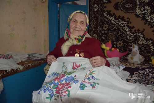 Иске Сережкинодан Елена Корнилованың сандыгындагы әйберләргә шаккатырлык