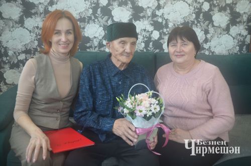 Түбән Кәминкәдән 90 яшьлек Мингаяз бабай иртәсен зарядкадан башлый