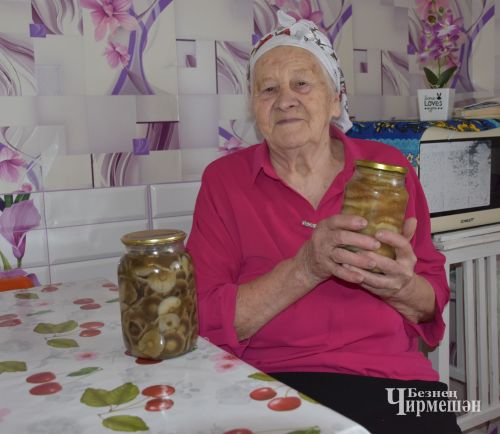 Күтәмә авылыннан Валентина Сомова 92 яшендә дә гөмбәгә җыярга йөри