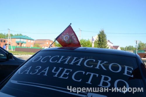 Около 50 легковых автомобилей проехали по улицам Черемшана в автопробеге ко Дню Победы