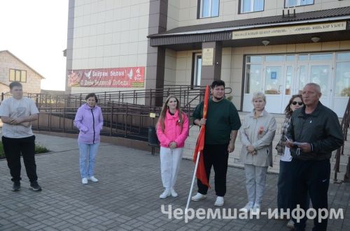 Около 50 легковых автомобилей проехали по улицам Черемшана в автопробеге ко Дню Победы