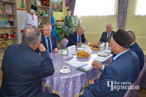 Олег Морозов чирмешәнлеләрнең гозер-үтенечләрен тыңлады