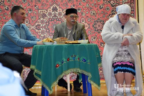 Әмирлеләр яңа спектакль күрсәттеләр