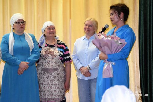 Әмирлеләр яңа спектакль күрсәттеләр