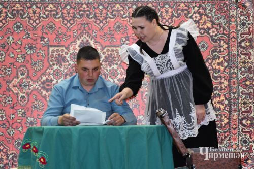 Әмирлеләр яңа спектакль күрсәттеләр