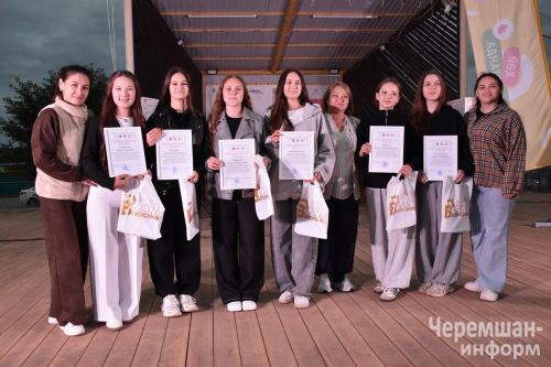 В День молодежи в Черемшане показали огненное шоу