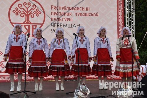 Җырлар, биюләр һәм «Уяв пики»: озакка истә калырлык бәйрәм