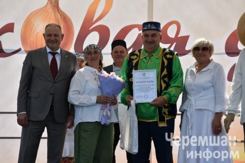 Чирмешәндәге “Суган даласы”нда күп чирмешәнлеләр бүләкләнде
