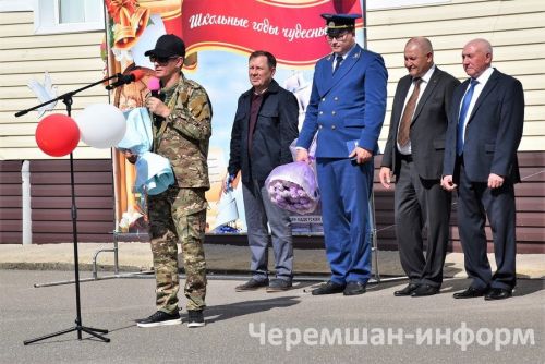 В Черемшанской кадетской школе-интернате праздник знаний открыли барабанщики