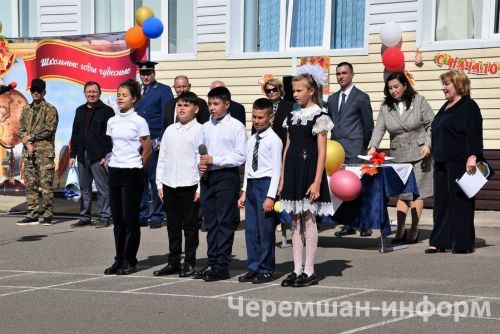 В Черемшанской кадетской школе-интернате праздник знаний открыли барабанщики