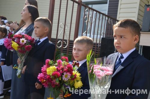 В Староильмовской школе в День знаний детей угощали в новой столовой