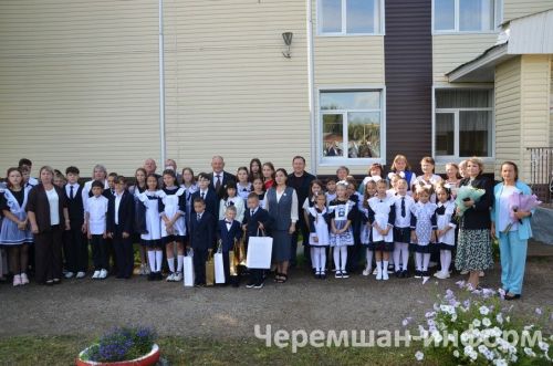 В Староильмовской школе в День знаний детей угощали в новой столовой