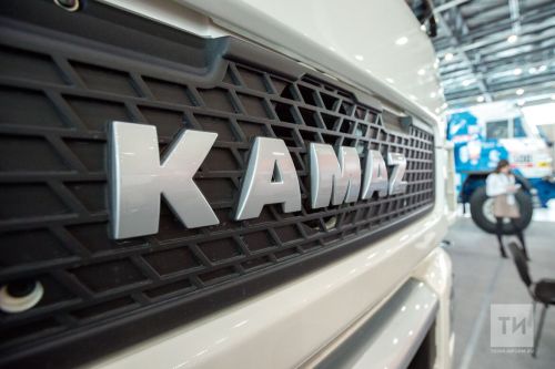«КАМАЗ» передал Народному фронту партию грузовиков с именами погибших героев