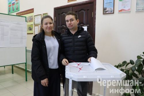 На избирательных участках Черемшанского района с самого утра царит оживление