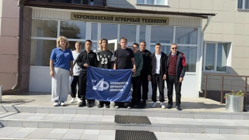 Чирмешән студентлары автомобиль йөртү осталыкларын күрсәтте