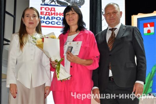 Черемшанским учителям прислали награды и из Москвы