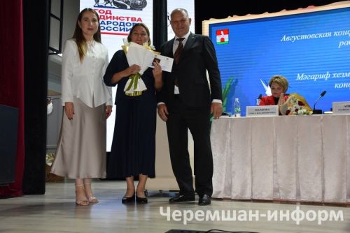 Чирмешән мөгалимнәренә бүләкләрне Мәскәүдән дә җибәргәннәр