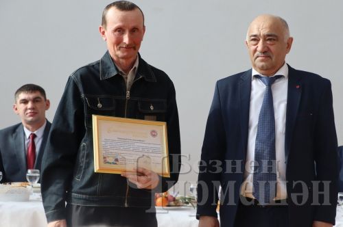 Чирмешәндә авыл хуҗалыгы уңганнарын хөрмәтләделәр (ФОТОРЕПОРТАЖ)