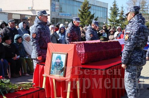 Черемшанцы проводили в последний путь Нуршата Хожаева, погибшего в зоне СВО (ФОТОРЕПОРТАЖ)