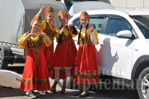 Чирмешәндәге ярминкәдә өч мәктәп сату итте (ФОТОРЕПОРТАЖ)