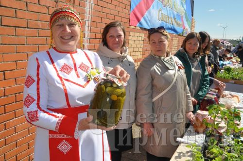 Чирмешәндәге ярминкәдә өч мәктәп сату итте (ФОТОРЕПОРТАЖ)