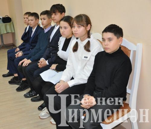 Россия Федерациясе Конституциясе көнендә 14 чирмешәнлегә паспорт тапшырдылар (ФОТОРЕПОРТАЖ)
