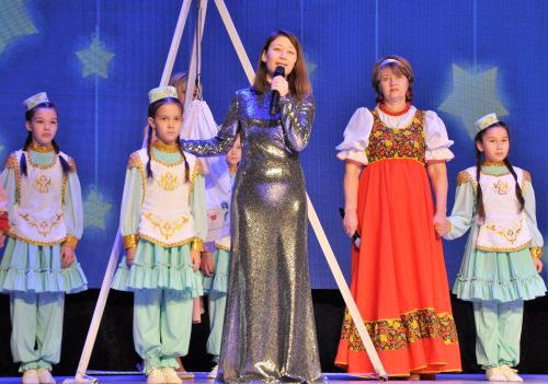 В Черемшане, на празднике в честь Дня матери, выступили и артисты из Нижнекамска (ФОТОРЕПОРТАЖ)
