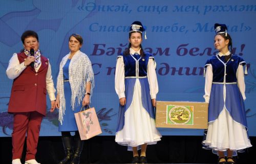 В Черемшане, на празднике в честь Дня матери, выступили и артисты из Нижнекамска (ФОТОРЕПОРТАЖ)