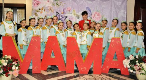 В Черемшане, на празднике в честь Дня матери, выступили и артисты из Нижнекамска (ФОТОРЕПОРТАЖ)