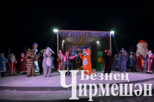 Чирмешәндә үзәк чыршының утлары кабынды (ФОТОРЕПОРТАЖ)