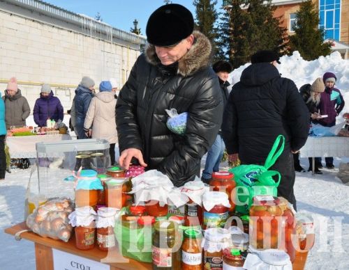 Черемшанский лицей в день выборов организовал благотворительную ярмарку (ФОТОРЕПОРТАЖ)