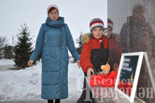 Возложение цветов в день траура по погибшим в "Крокус Сити Холл" (ФОТОРЕПОРТАЖ)