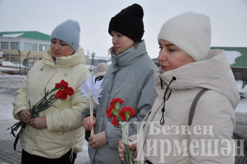 Возложение цветов в день траура по погибшим в "Крокус Сити Холл" (ФОТОРЕПОРТАЖ)
