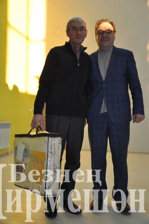 Яңа Элмәле җирлегендәге халык җыеннарында дистәләгән авылдашларны бүләкләделәр (ФОТОРЕПОРТАЖ)